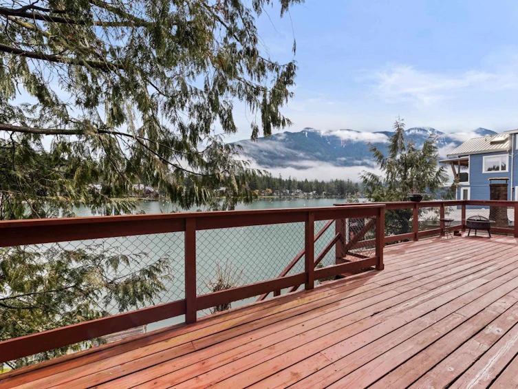 36 Lakeshore Drive, Cultus Lake, BC, V2R 5A1