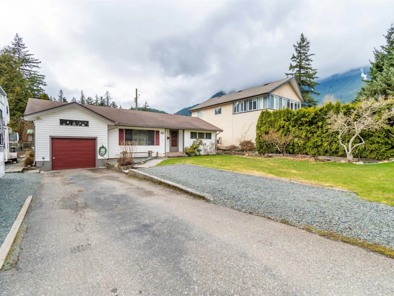 524 3rd Avenue, Hope BC V0X 1L0