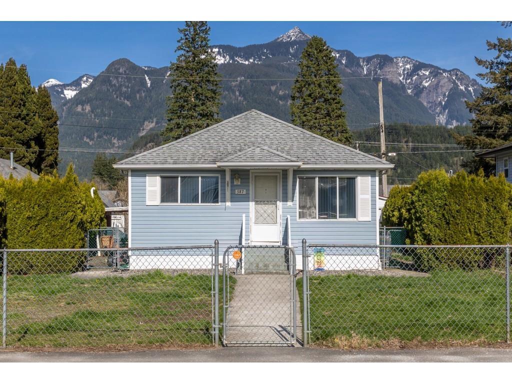 587 Hemlock Avenue, Hope, BC, V0X 1L0