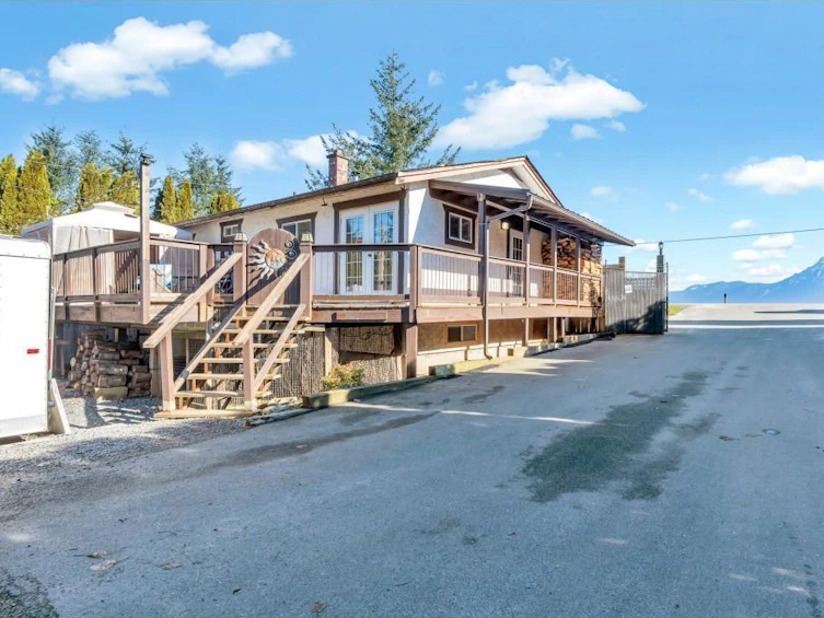 10445 Young Road, Chilliwack, BC, V2P 8C4