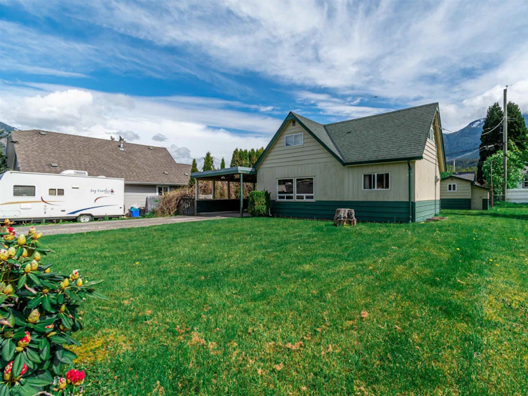 575 Hemlock Avenue, Hope, BC, V0X 1L0