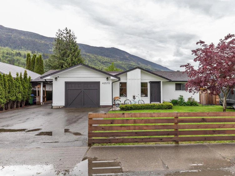42570 Yarrow Central Road, Chilliwack, BC, V2R 5C6