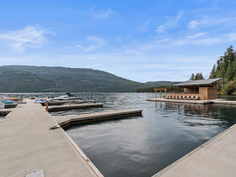 205-3175 Columbia Valley Road, Cultus Lake, BC, V2R 6C2