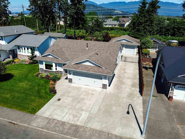 6976 Coach Lamp Drive, Chilliwack, BC, V2R 2Y7