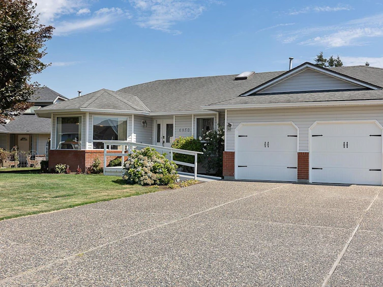 6950 Coach Lamp Drive, Chilliwack, BC, V2R 2X6