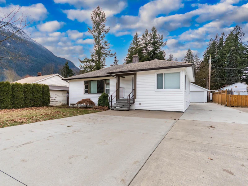 580 Fraser Avenue, Hope BC V0X 1L0