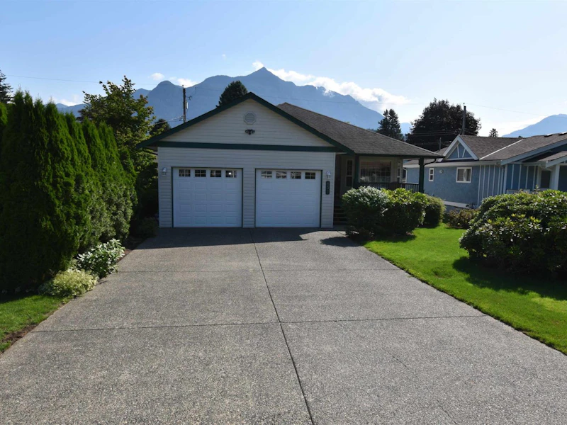 535 3rd Avenue, Hope BC V0X 1L0
