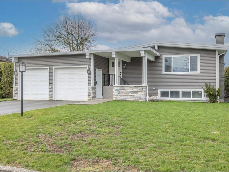 9025 Sunset Drive, Chilliwack BC V2P 3X8