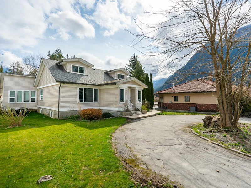 681 Water Avenue, Hope BC V0X 1L0
