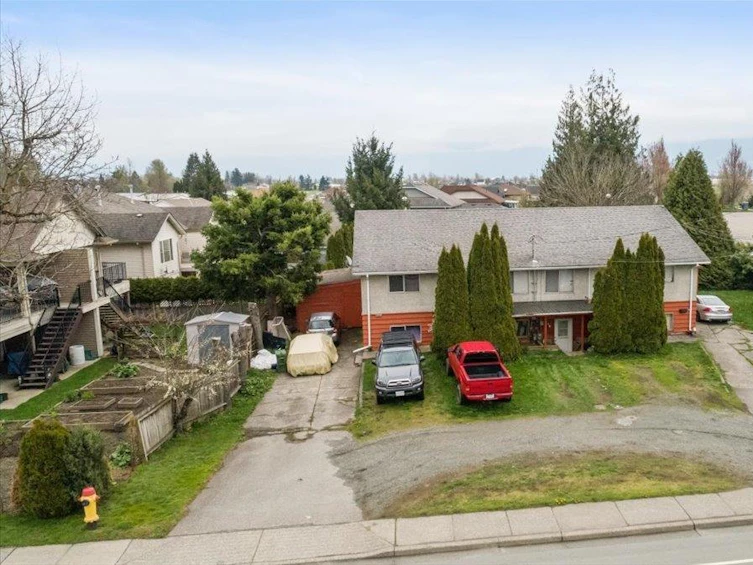 8958-8960 Broadway Street, Chilliwack, BC, V2P 5W1