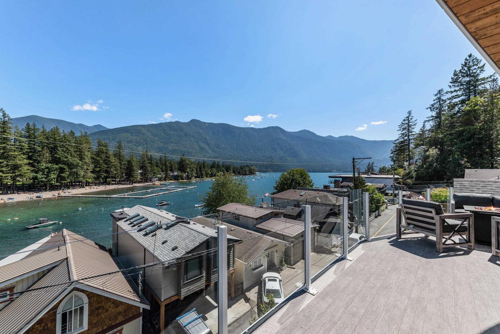 212 Lakeshore Drive, Cultus Lake, BC, V2R 5A1