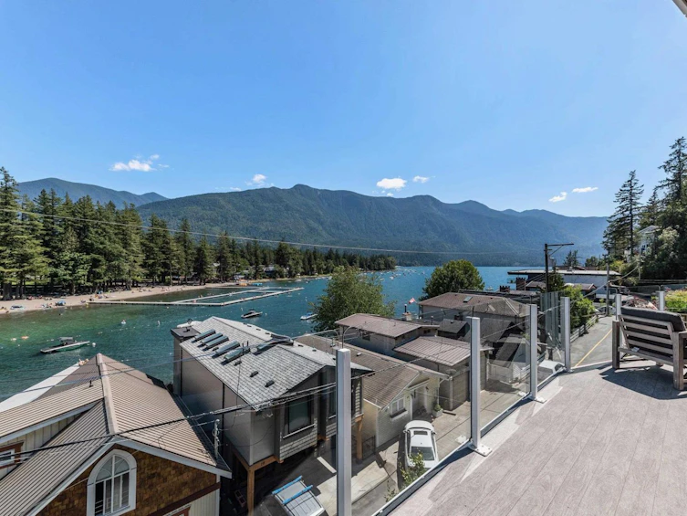 212 Lakeshore Drive, Cultus Lake, BC, V2R 5A1
