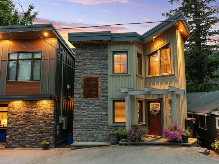 125 1st Avenue, Cultus Lake, BC, V2R 4Y5