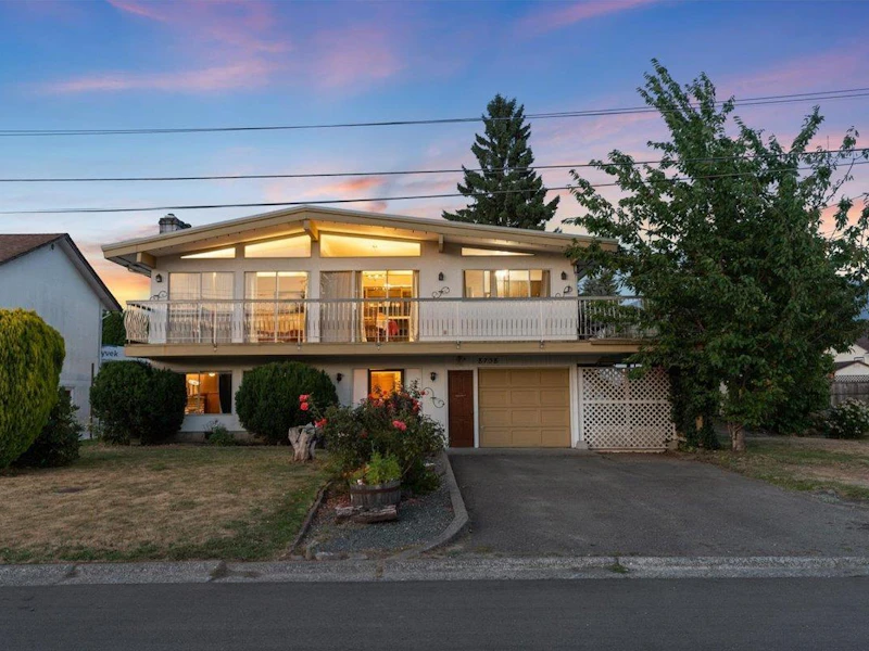 8738 Butchart Street, Chilliwack BC V2P 5S3