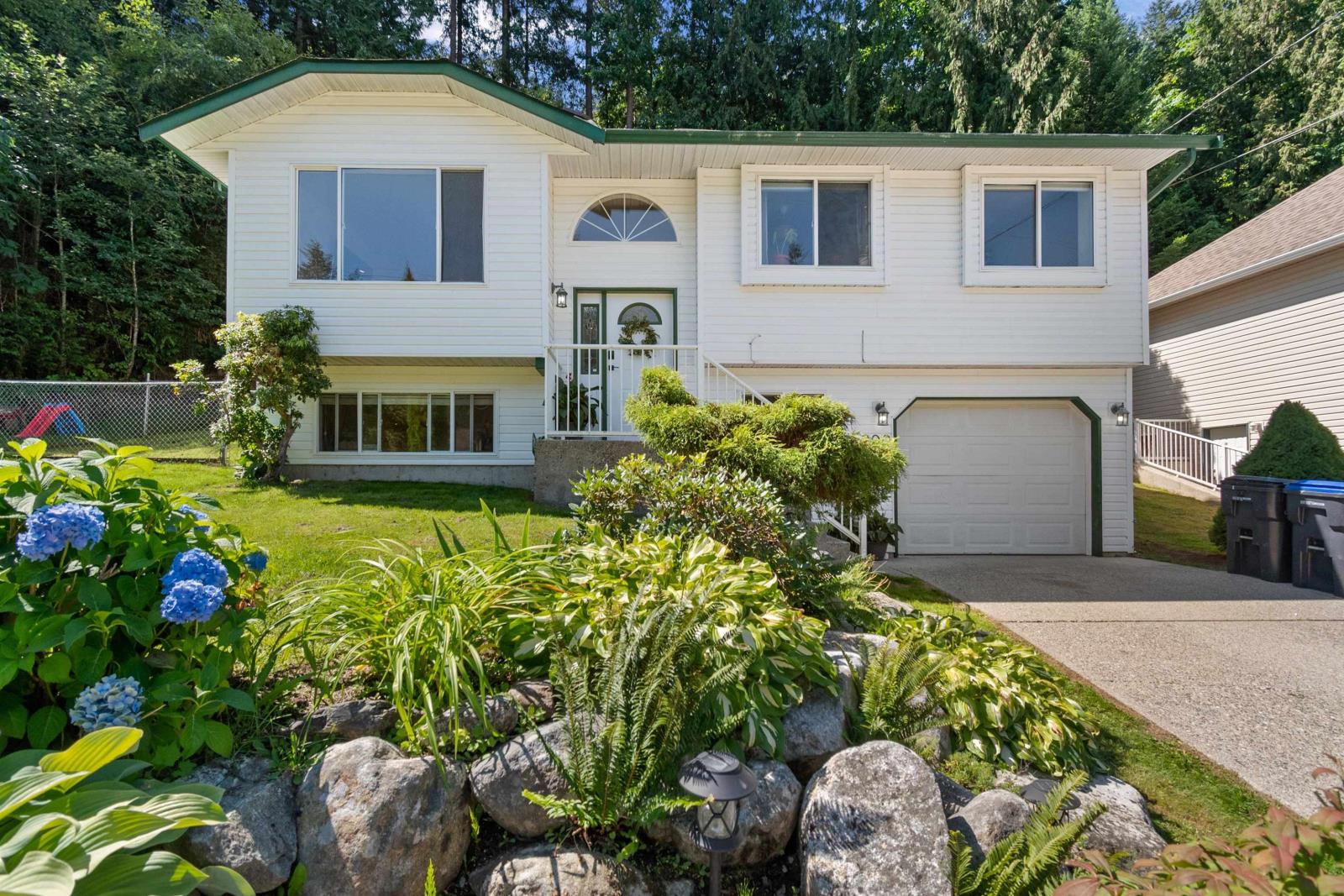 300 Forrest Crescent, Hope, BC, V0X 1L4