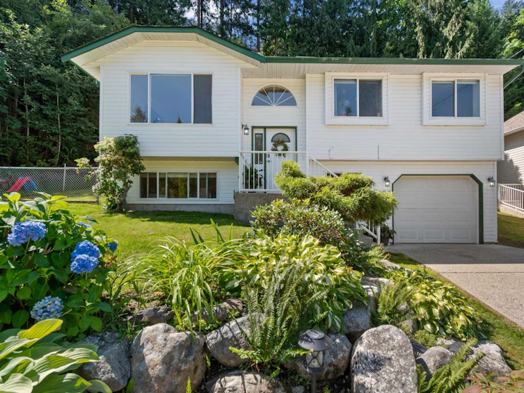 300 Forrest Crescent, Hope, BC, V0X 1L4