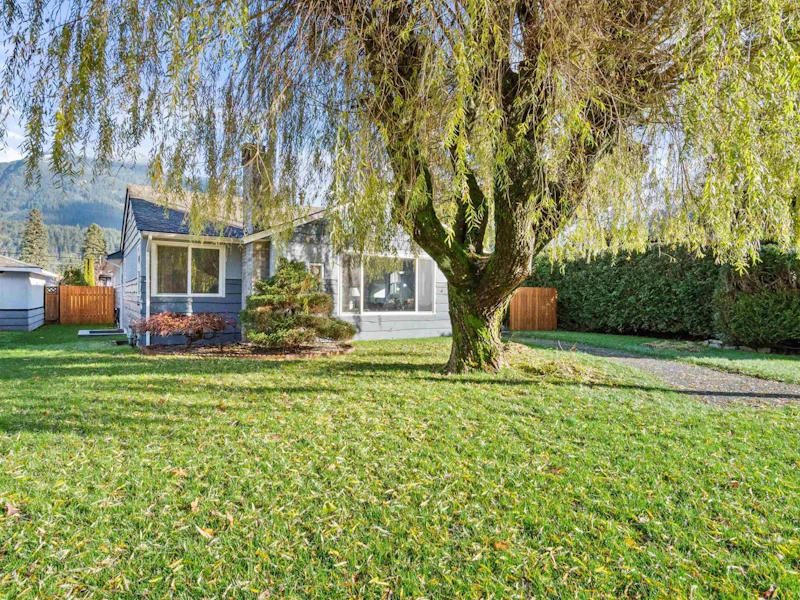 595 3rd Avenue, Hope BC V0X 1L0