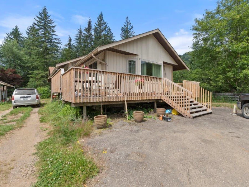 586 Iverson Road, Columbia Valley BC V2R 4X5