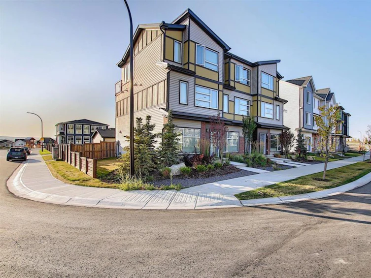 107 Lucas Boulevard Northwest, Calgary, AB, T3P 1H8