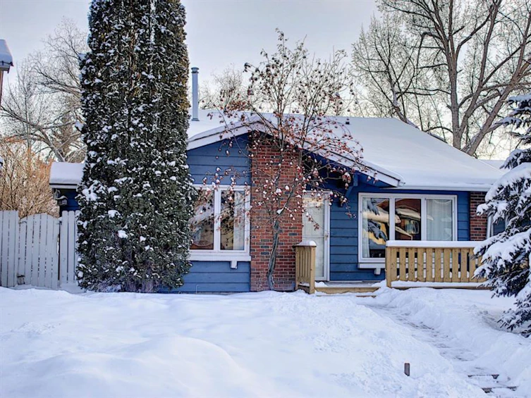 15 Midglen Drive Southeast, Calgary, AB, T2X 1G8