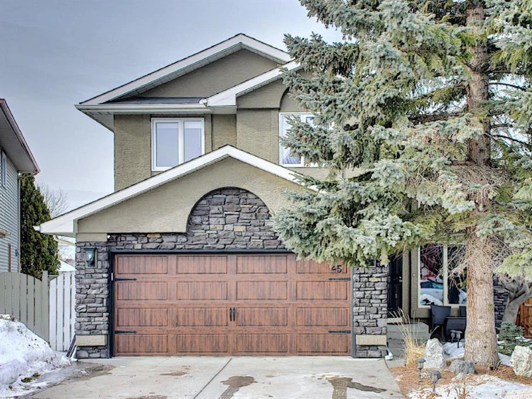 25 Mckinley Bay Southeast, Calgary, AB, T2Z 1V4
