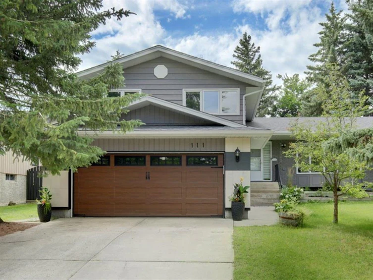 111 Oakfern Way Southwest, Calgary, AB, T2V 4J9