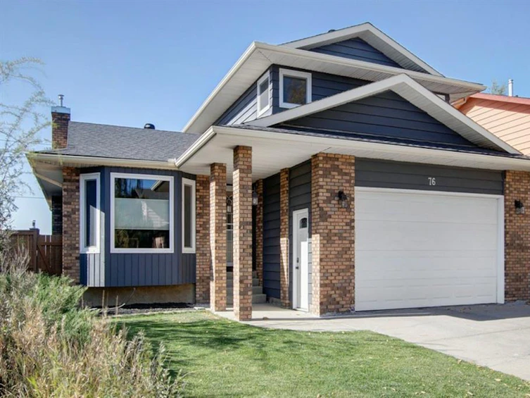 76 Hawkwood Crescent Northwest, Calgary, AB, T3G 1X5