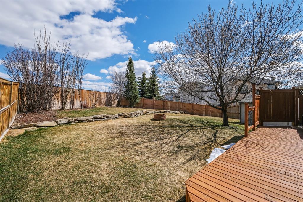142 Rockbluff Close Northwest, Calgary, AB, T3G 5B2