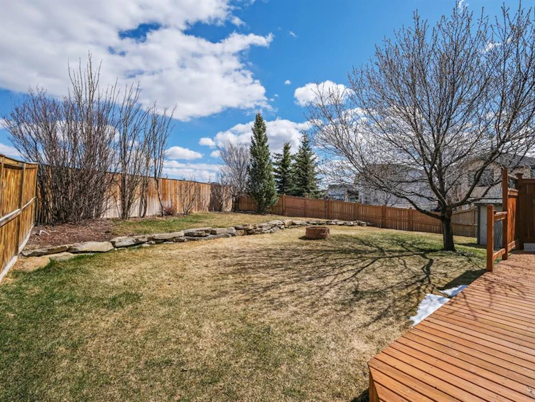 142 Rockbluff Close Northwest, Calgary, AB, T3G 5B2