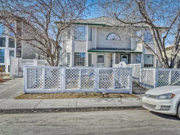 1921 35 Street Southwest, Calgary, AB, T3E 2X4