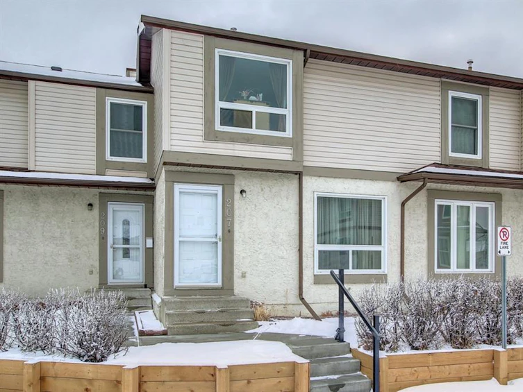 207 Deerpoint Lane Southeast, Calgary, AB, T2J 6M7