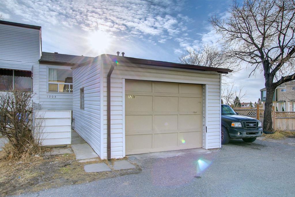 1208 54 Street Southeast, Calgary, AB, T2A 1W7