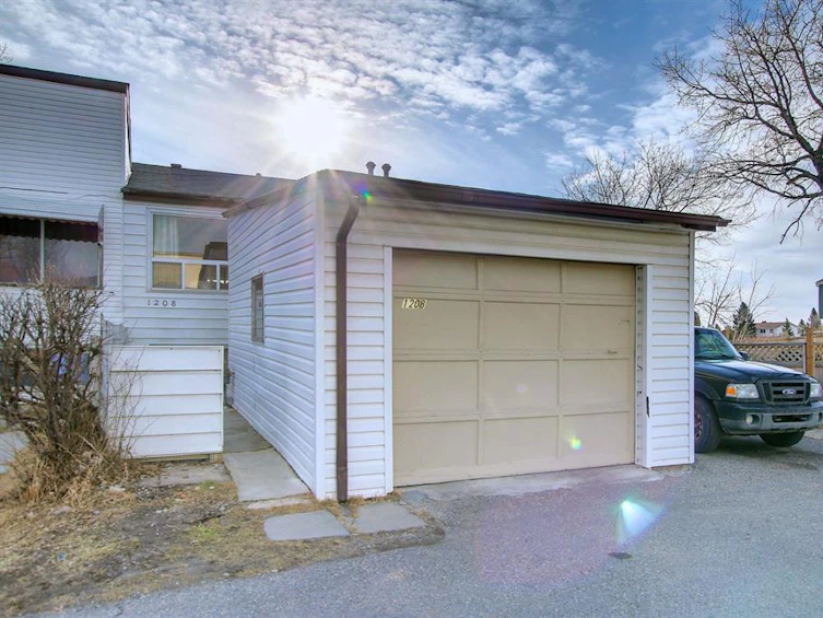 1208 54 Street Southeast, Calgary, AB, T2A 1W7