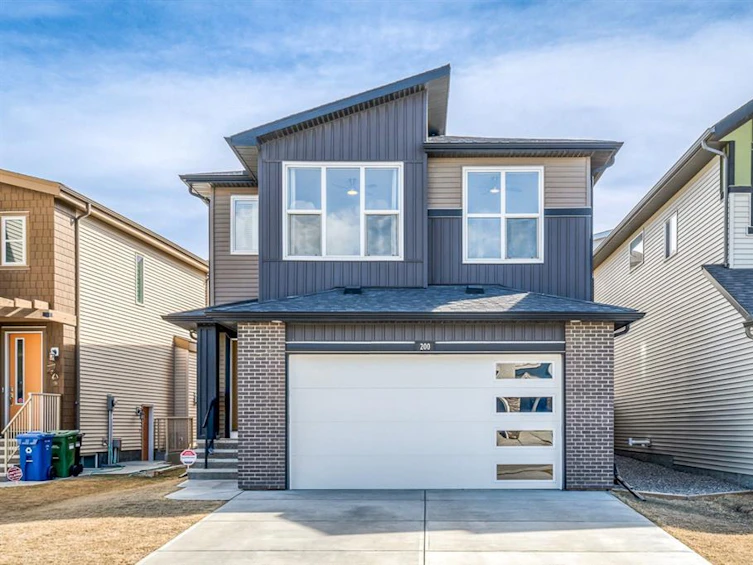 200 Carringvue Manor Northwest, Calgary, AB, T3P 0W3
