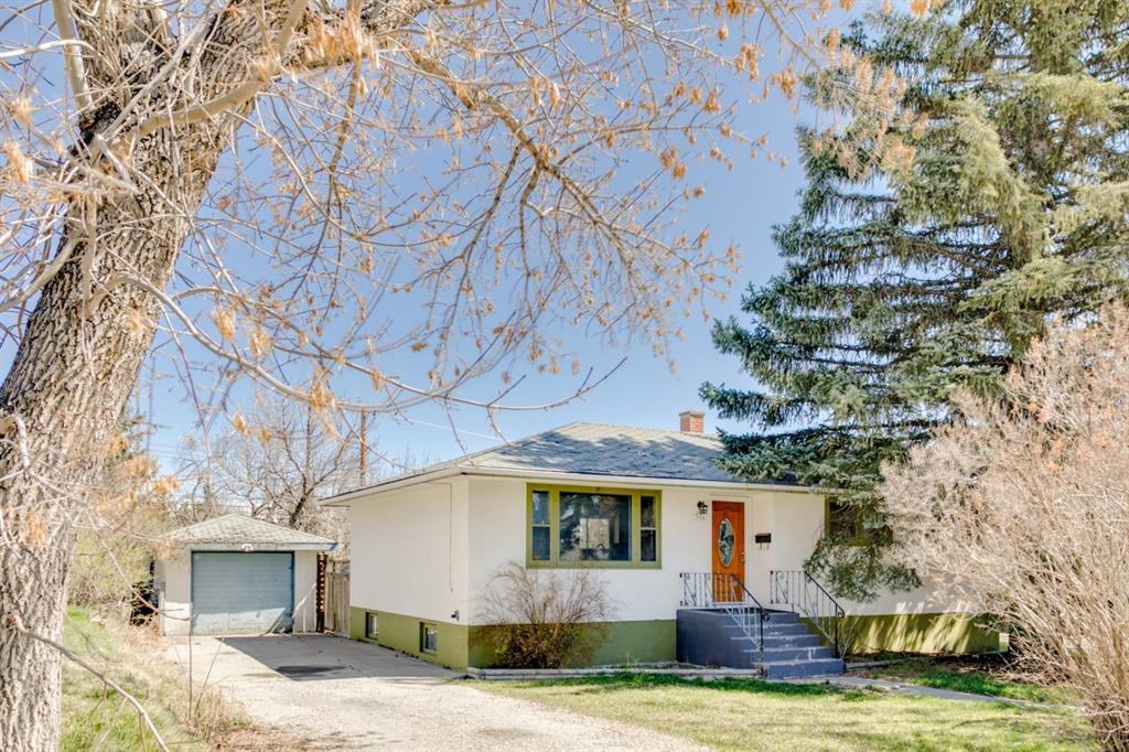 504 Thornhill Place Northwest, Calgary, AB, T2K 2S7