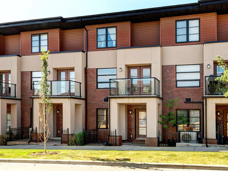 29 Aspen Hills Green Southwest, Calgary, AB, T3H 0H6
