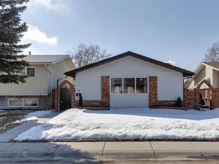 19 Whitman Crescent Northeast, Calgary, AB, T1Y 4H6