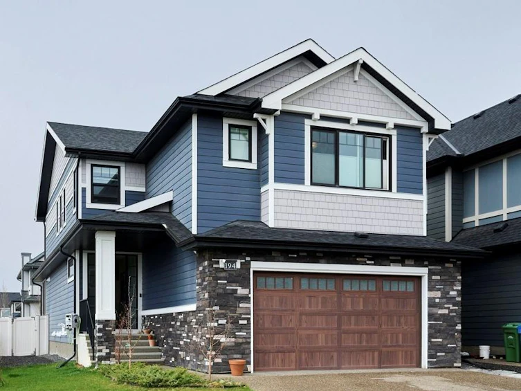 194 West Grove Way West, Calgary, AB, T3H 1Z3