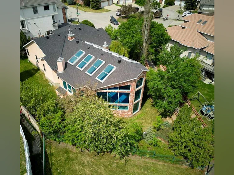 9 Christie Estate Heath Southwest, Calgary, AB, T3H 2Z5