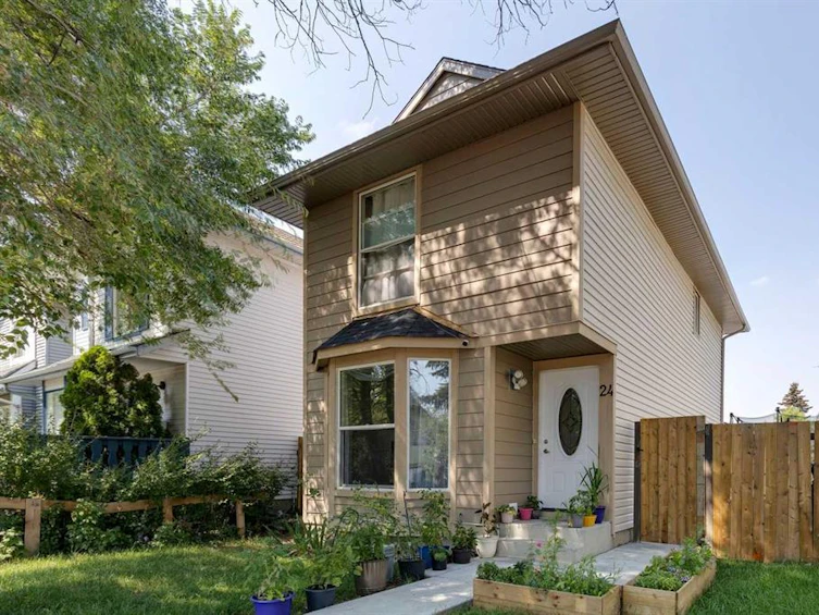 24 Edgeburn Crescent Northwest, Calgary, AB, T3A 4H9