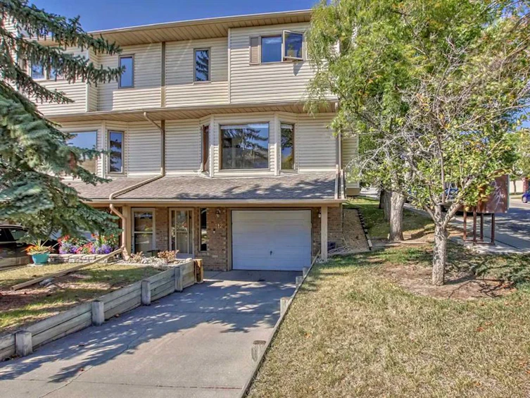 112 Patina Park Southwest, Calgary, AB, T3H 3E2