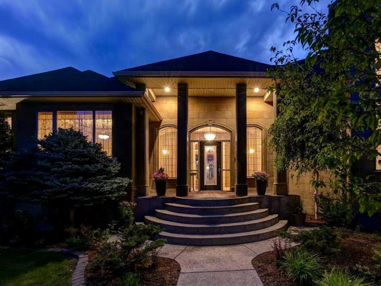 71 Lynx Meadows Drive Northwest, Calgary, AB, T3L 3L9