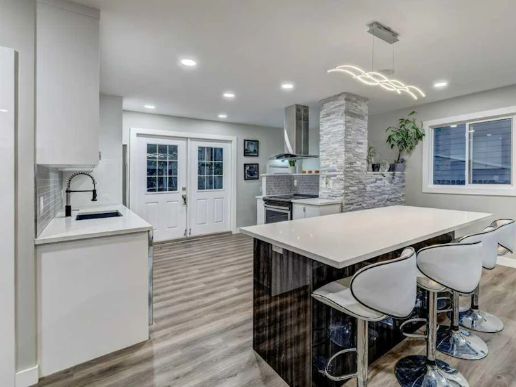 8815 Fairmount Drive Southeast, Calgary, AB, T2H 0Z4
