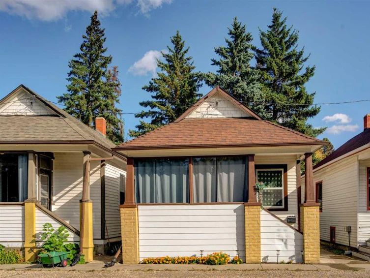 6 New Place Southeast, Calgary, AB, T2G 3Y2