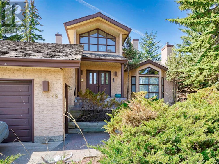 19 Patterson Crescent Southwest, Calgary, AB, T3H 2C4