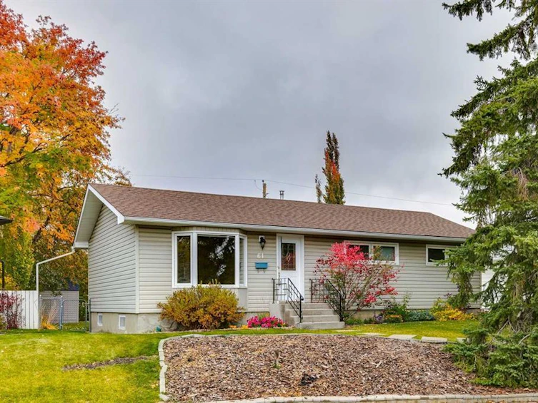 61 Carmangay Crescent Northwest, Calgary, AB, T2L 0S8