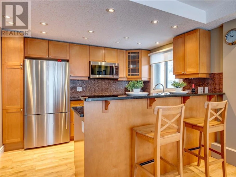 10,-806 9a Street Northwest, Calgary, AB, T2N 1V1