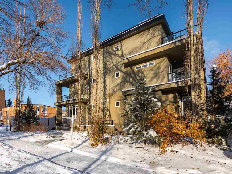 09-9856 83 Avenue NW, Edmonton, AB, T6E 0B5