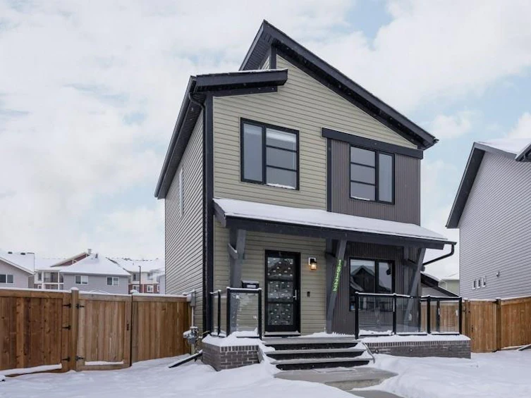 18122 76a Street NW, Edmonton, AB, T5Z 0L8