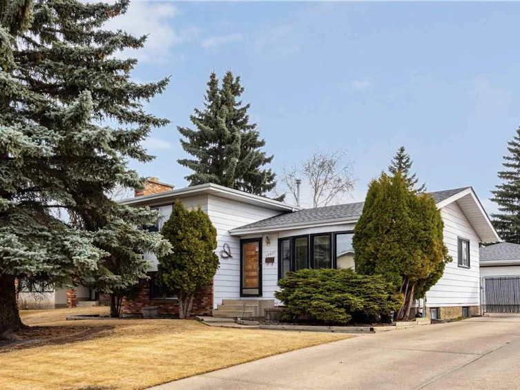 15811 114 Street NW, Edmonton, AB, T5X 2V2